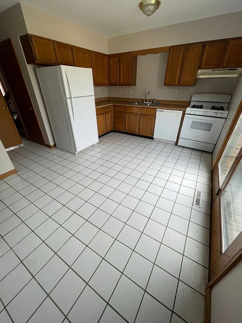 3150 60 W. 40th St — Photo 1