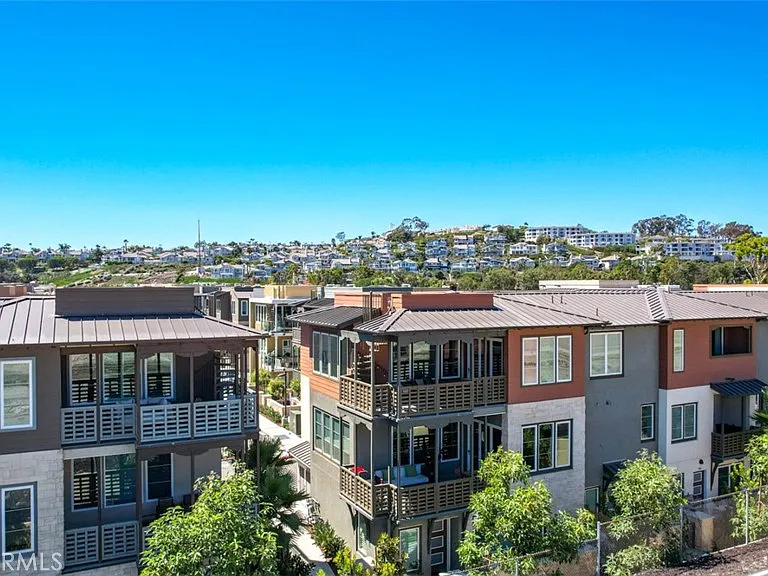 1207 Doheny Way — Photo 45