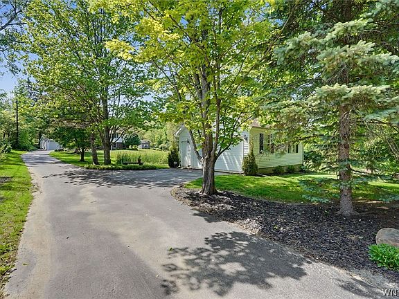 5th image of 2137 Grover Rd