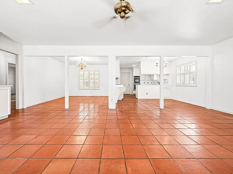 630 Bradshaw Dr — Photo 2