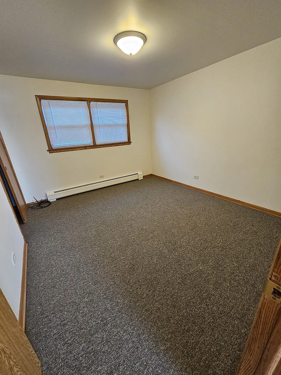 Building Photo - 6313 W Montrose Ave #1