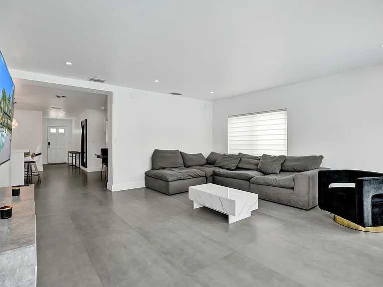 4480 SW 34th Dr — Photo 25