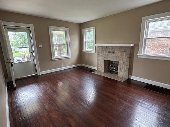3rd image of 8311 Jadwin St