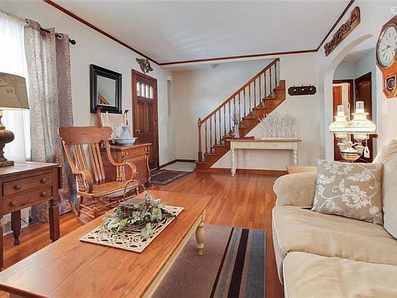 5th image of 300 Highland Ave