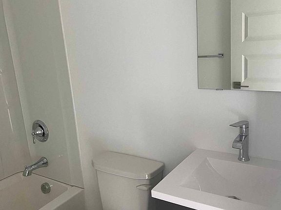 5th image of 704 8th St #101
