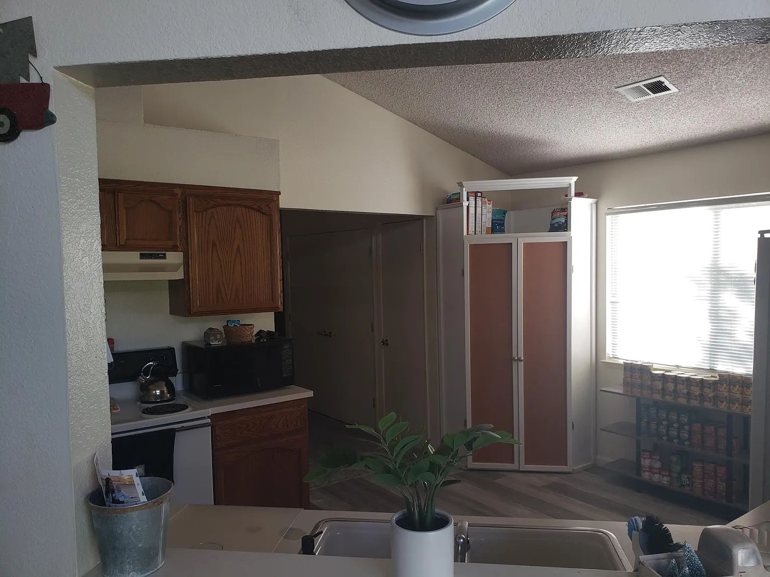 3 bed, 1663 sqft, $1,300 — Photo 2