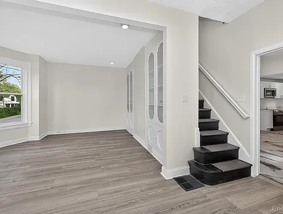 6832 Kenton Ave — Photo 3