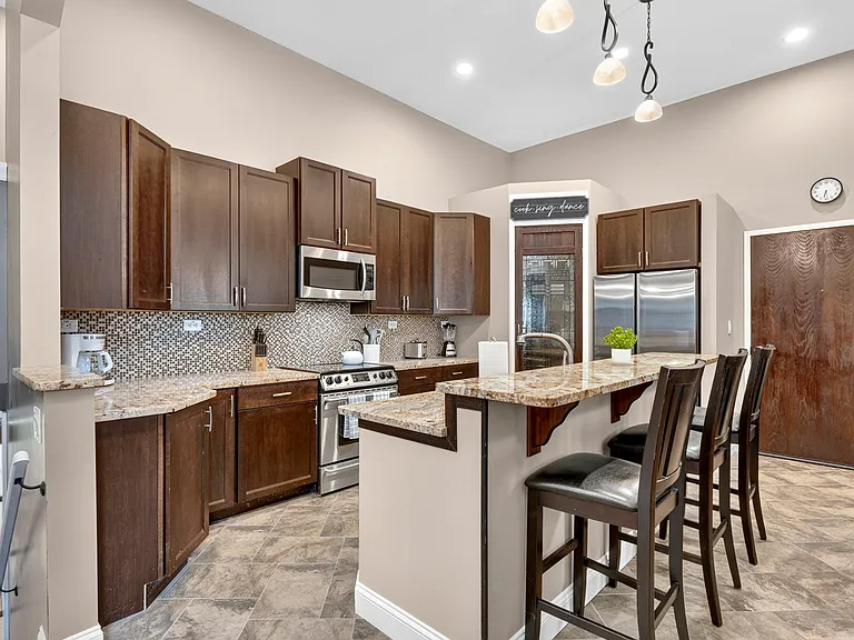 630 Lamplight Ln — Photo 17