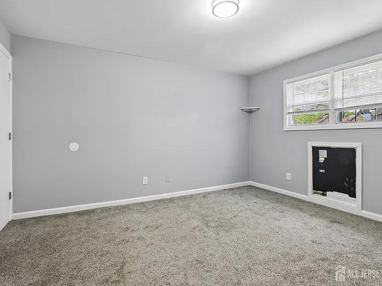 396 College Dr — Photo 13