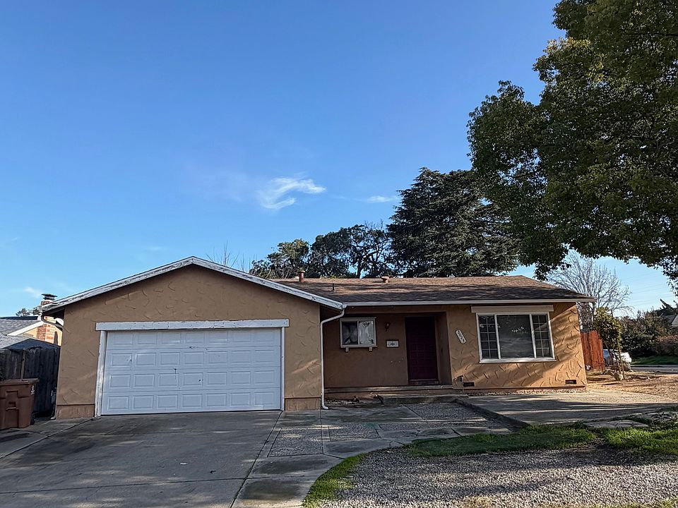 1st image of 3023 N Francisco Way