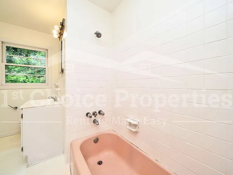 1321 Hatfield Ln — Photo 9