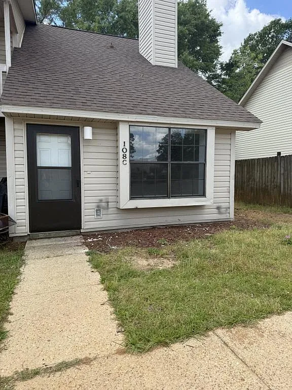 Building Photo - 108 Anthony Cir #C