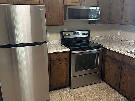 2nd image of 1022 Patio Dr