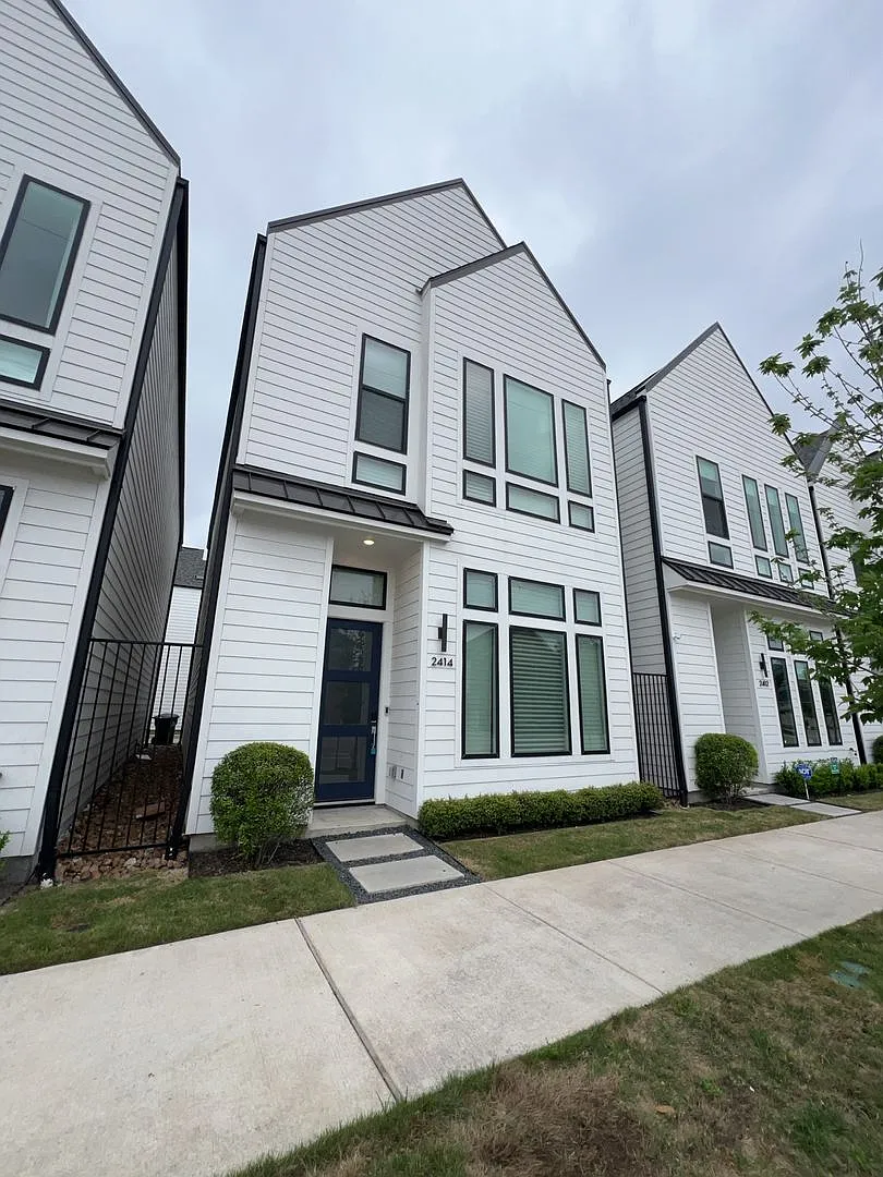 2414 Gray St - Ask about our No Cash Security Deposit Option — Photo 2