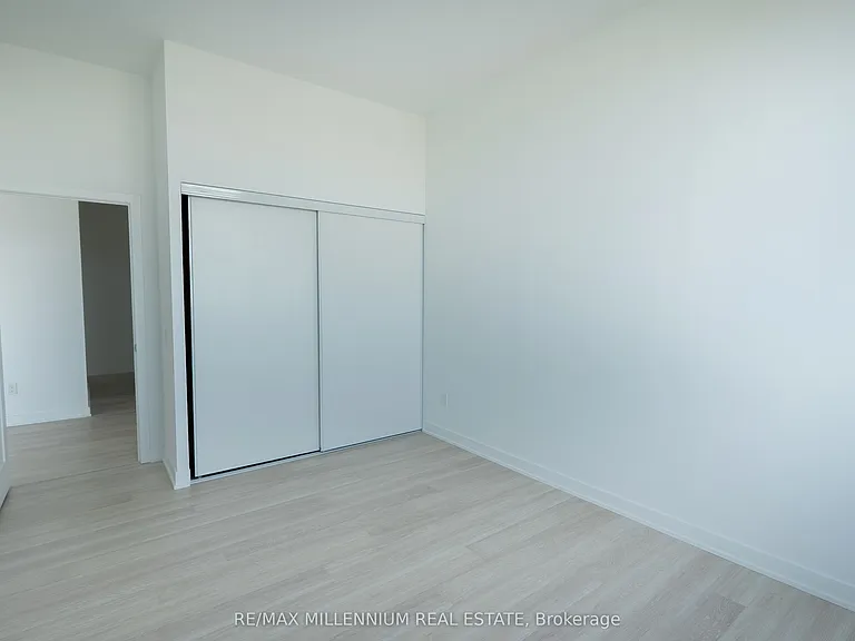 5105 Hurontario St #Penthouse 2 — Photo 12