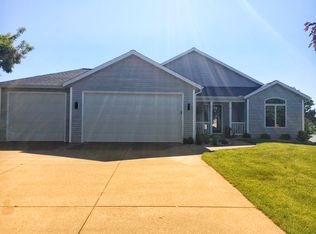3107 Crestbrooke Dr, Zeeland, MI 49464