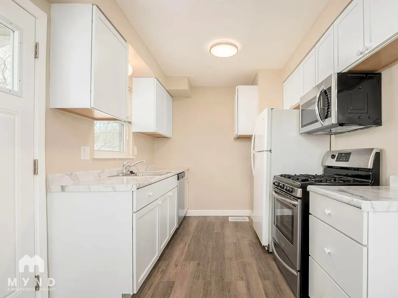 3 bed, 1.0 bath, 1106 sqft, $1,667 — Photo 3