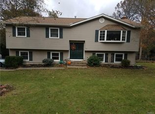 13 N Amundsen Ln, Airmont, NY 10901