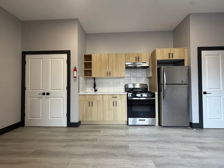 194-196 Johnson Ave #10 — Photo 3
