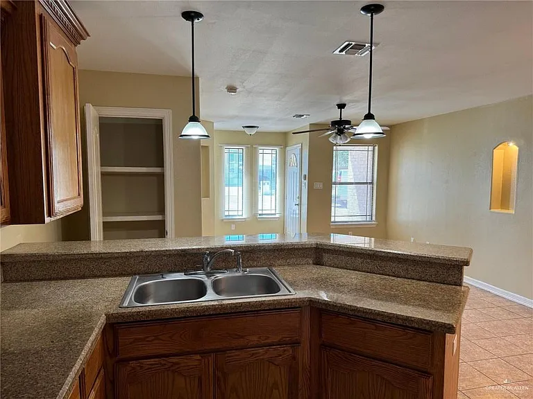 1204 W Kiwi Ave #A — Photo 8