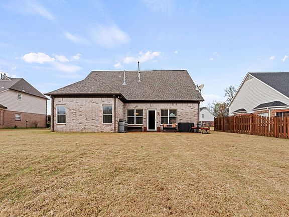 3rd image of 396 Dirks Cairn Dr