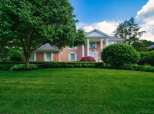 4 Lake Shore Ln, Grosse Pointe Shores, MI 48236