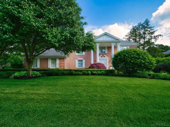 4 Lake Shore Ln, Grosse Pointe Shores, MI 48236