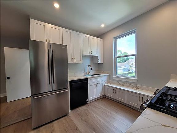 3rd image of 118 Metairie Heights Ave APT E