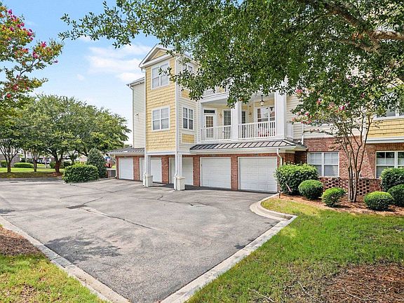 3rd image of 6203 Catalina Dr. #515