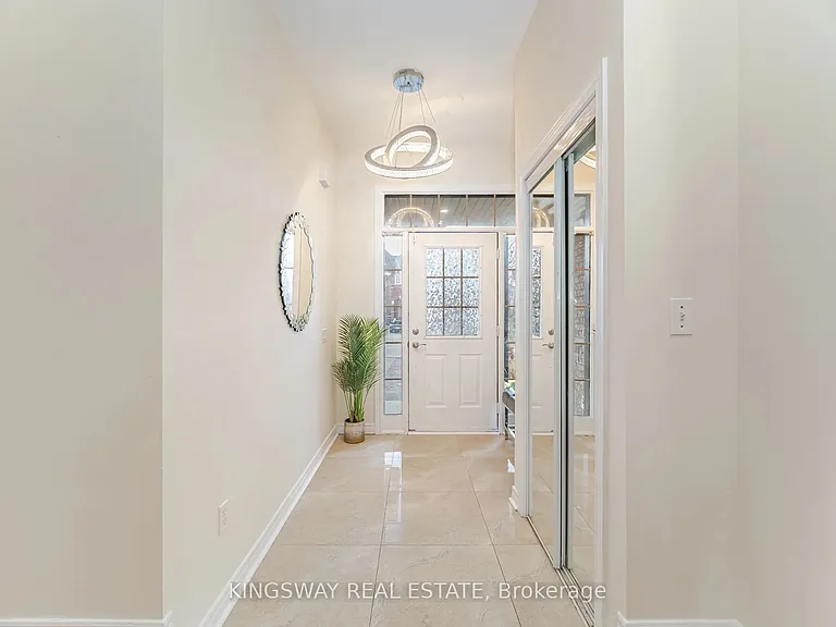 803 Khan Cres — Photo 6