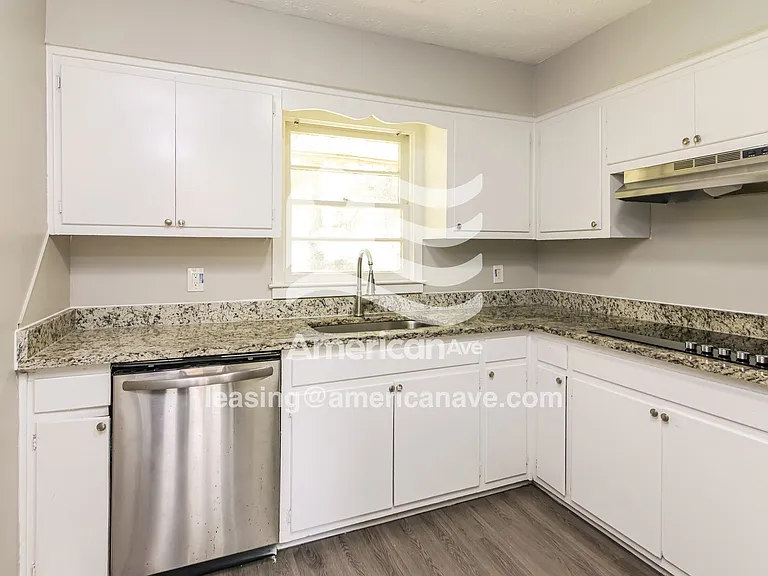 1072886_006_kitchen_6.jpg