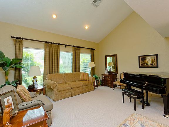 4th image of 1667 Creekside Dr
