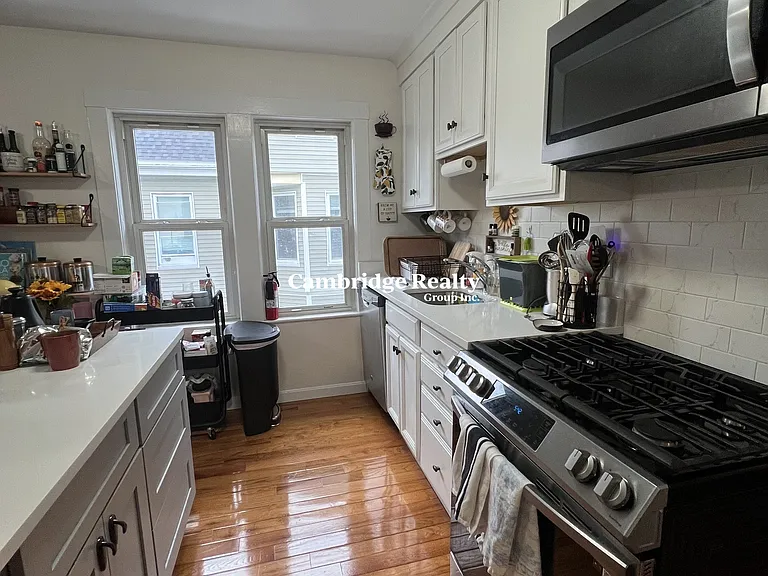 52 Raymond Ave — Photo 4