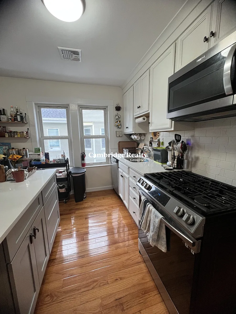 Building Photo - 58 Raymond Ave #B