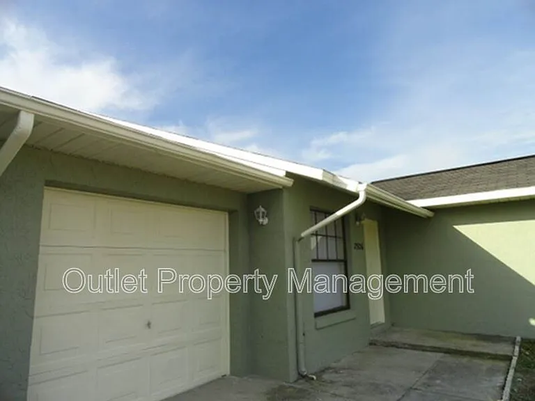 7526 University Garden Dr — Photo 2