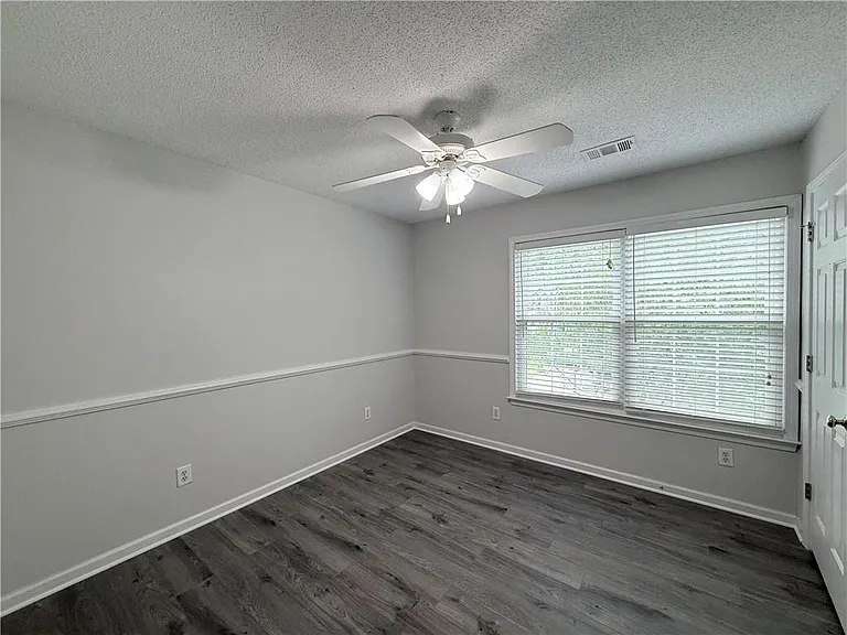 175 Sessingham Ln — Photo 16