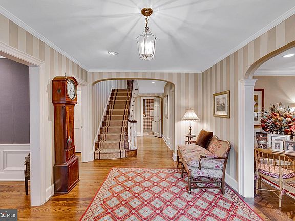 3rd image of 404 Wynmere Rd