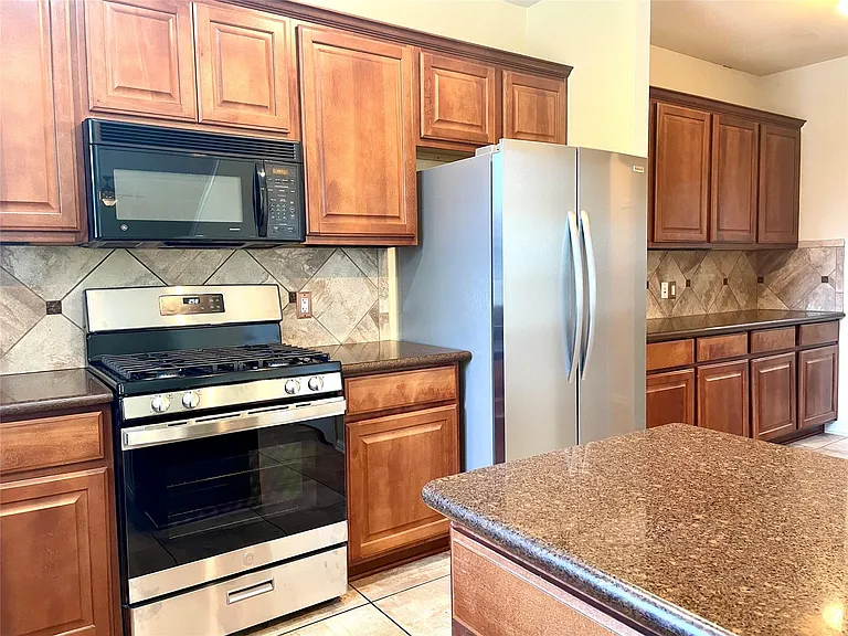 20625 Farm Pond Ln — Photo 3