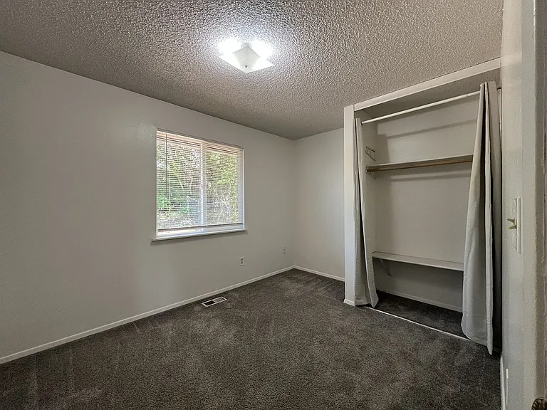 687 SE Barnes Ave — Photo 32