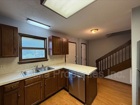 4th image of 507 Manor Dr