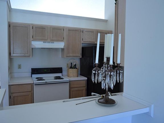 5th image of 870 Village Dr