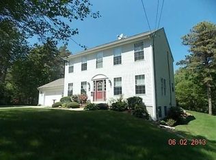 26 Mockingbird Ln, South Kingstown, RI 02879