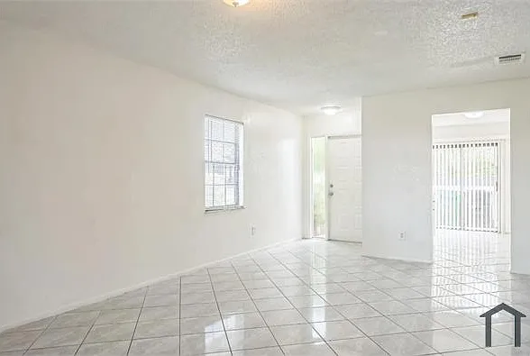 538 SW Tamworth St — Photo 8
