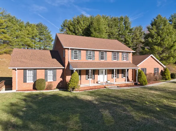 195 Showalter Rd NW, Willis, VA 24380