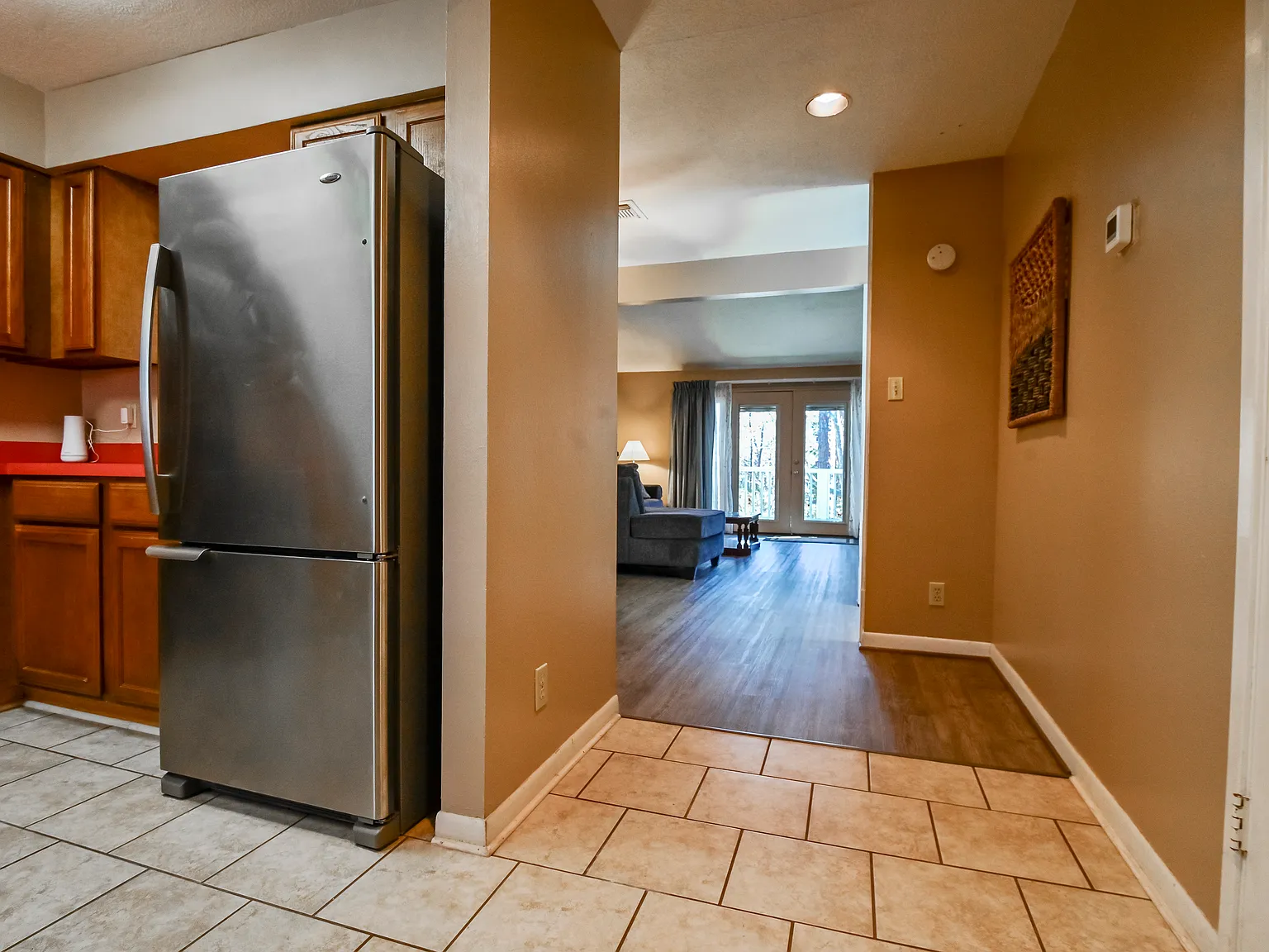 1 bed, 1.5 bath, 1209 sqft, $1,600 — Photo 2
