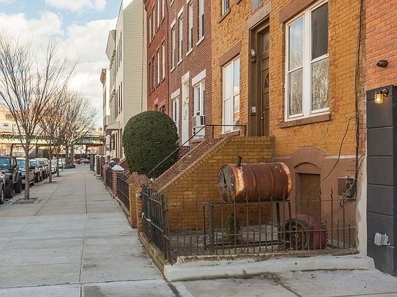 2nd image of 306 Macdougal St #4B