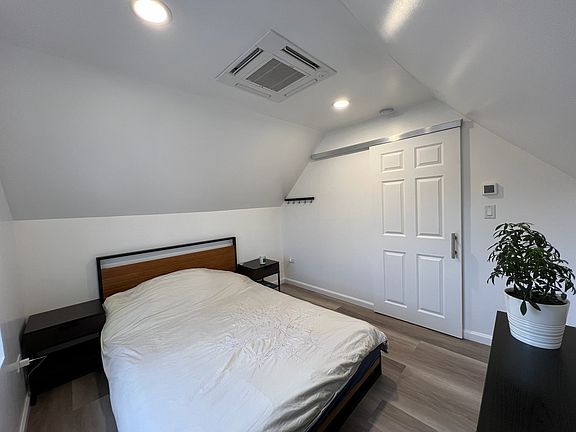 5th image of 3422 W Schubert Ave #3