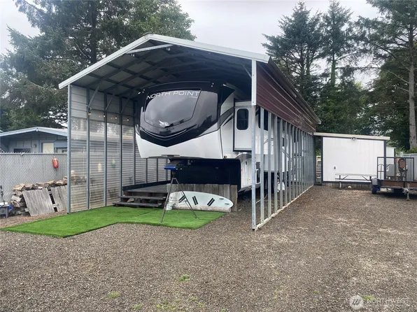 132 Victoria Loop NE, Ocean Shores, WA 98569