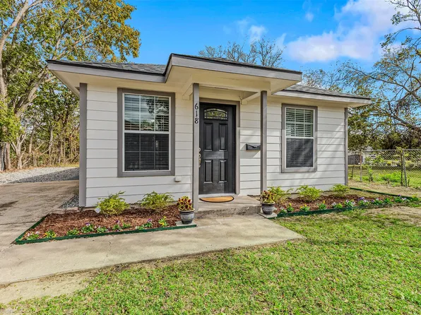 618 Pine St, Bonham, TX 75418