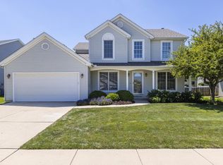 1 Cave Creek Ct, Bloomington, IL 61704